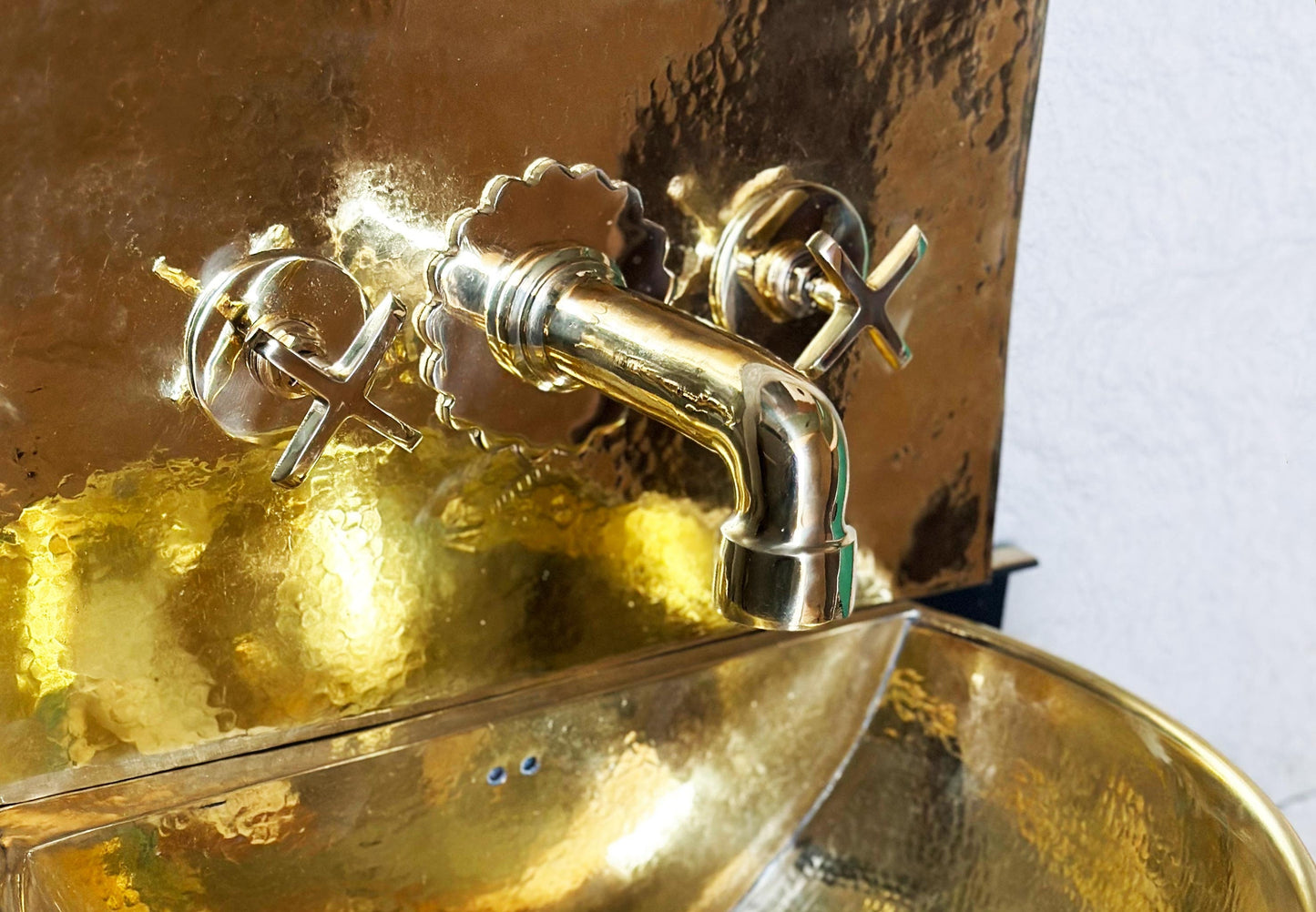 Solid Brass Wall Mount Sink With Mixed Faucet , Black Solid Brass Wall Hung Basin With Brass Mixer Faucet