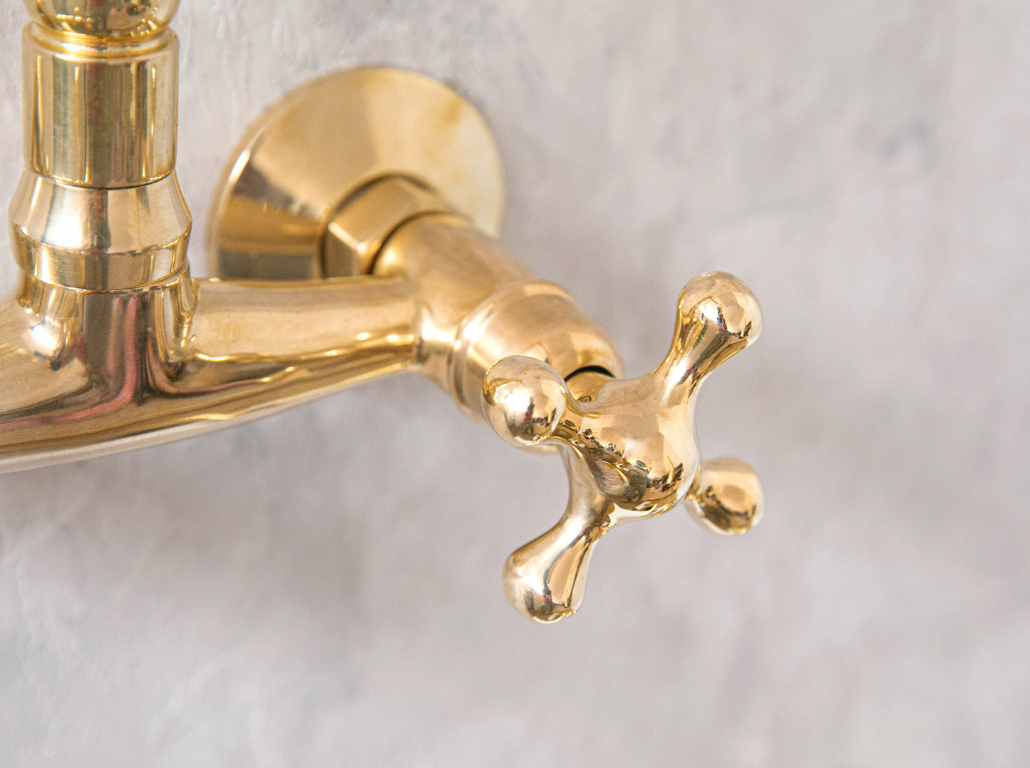 Wall Mounted Classic Brass Faucet