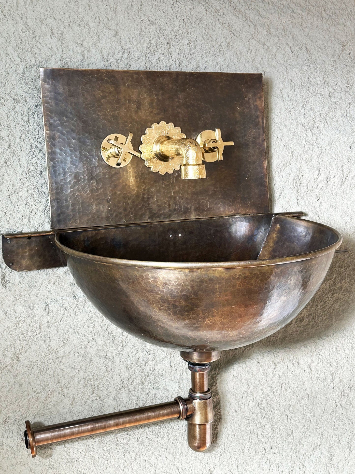 Patina Brass Wall Mount Bathroom Sink , Hammered Brass Wall Hung Basin